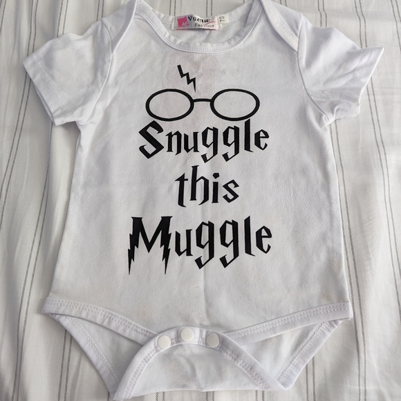Baby onesie - Picture 1 of 3